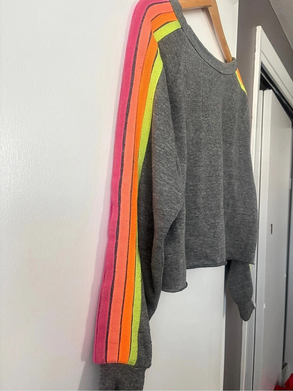 Aviator nation Women's Cropped Sweatshirt Gray & Pink - Picture 7 of 8
